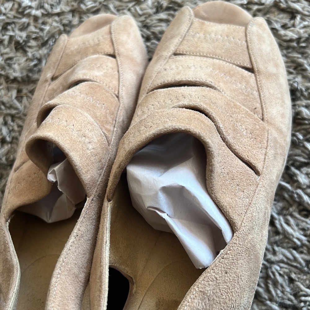 STUART WEITZMAN
Suede Wedge Sandals Size 9 - Picture 13 of 15